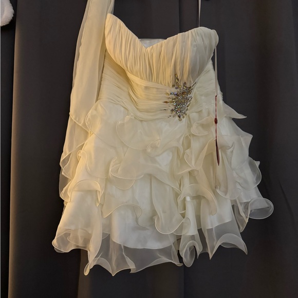 Brand new beautiful cream color dress - Picture 1 of 5
